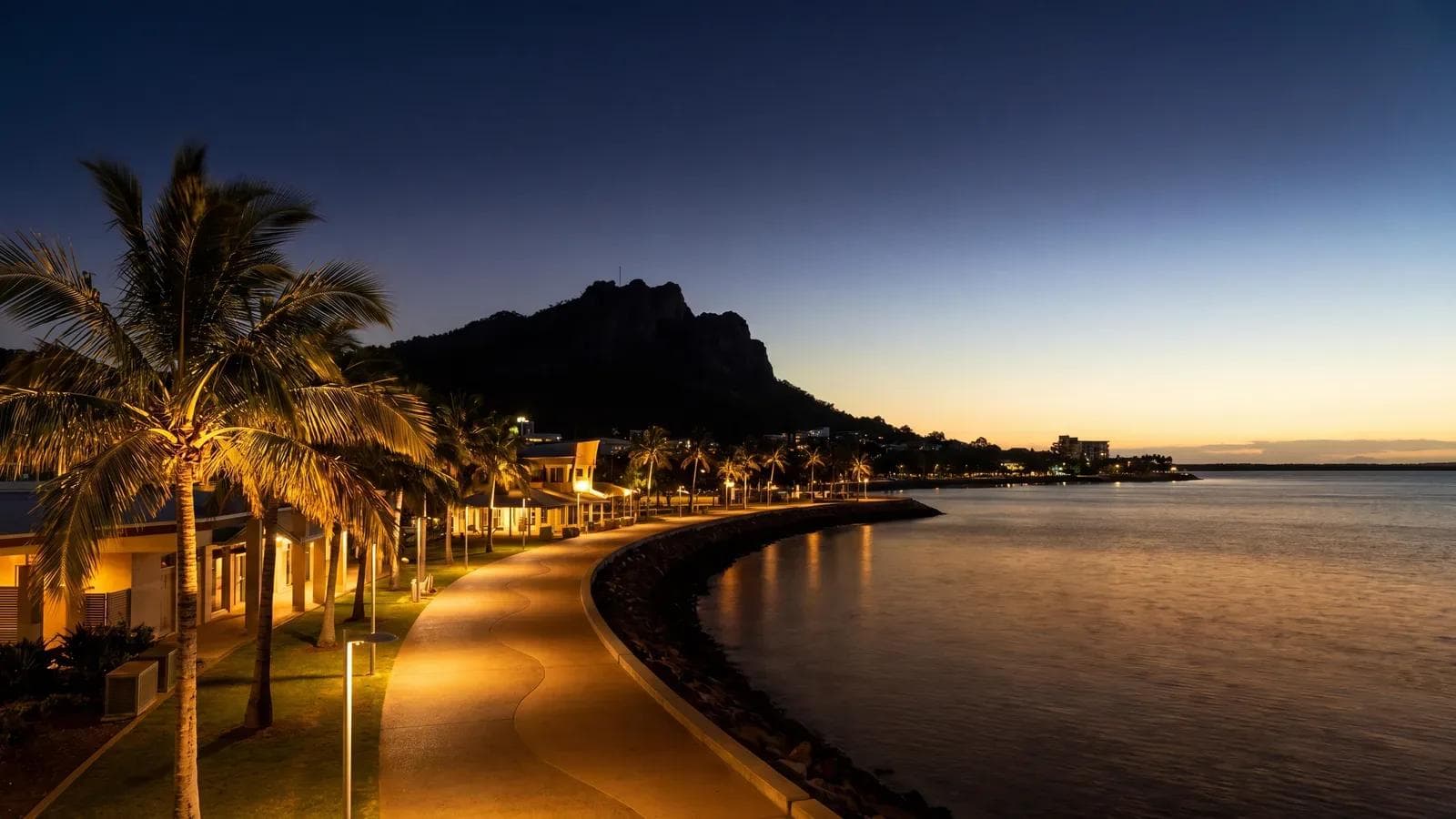 Townsville Strand Castle Hill Twilight